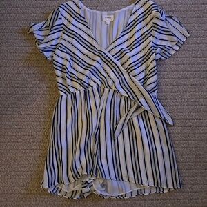 EVERLY White and Navy shorts romper